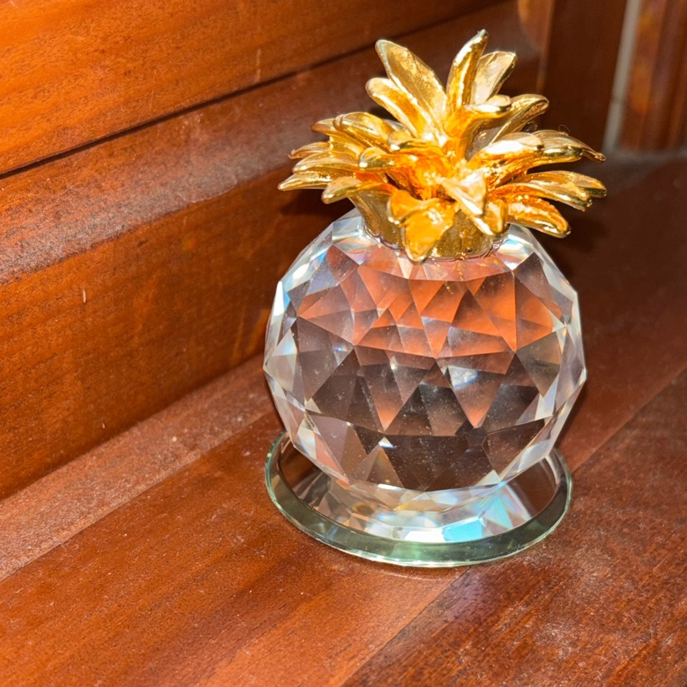 Crystal Pineapple Figurine Paperweight Gold-Tone Leaves on Beveled Mirror Base